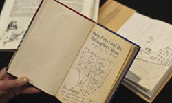 赫夫帕夫院徽原本是隻熊？J.K.羅琳哈利波特塗鴉筆記大公開 筆記、初版、羅琳、赫夫帕夫、哈利波特