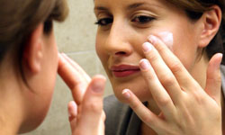 才25歲就被叫大嬸？讓你看起來年輕五歲的肌膚關鍵 關鍵、保養、