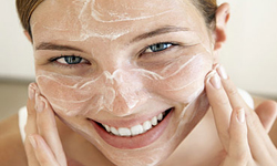 粉刺不要來，污辱我的美！不可不知的洗臉正確觀念 洗臉、正確觀念、膚質、洗臉布、蒟蒻