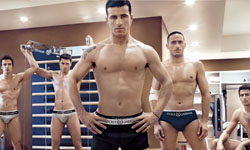 有穿勝無穿！讓眼球無法安分守己的男性內衣廣告 Josh Button、Fredrik Ljungberg、Travis Fimmel、Cristiano Ronaldo、Todd Finlay