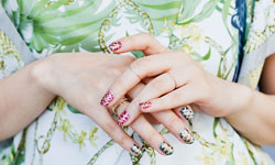 用奇異筆就能完成！DIY華麗感指彩 美甲、指彩、DIY、奇異筆、教學、華麗、搓刀