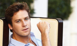 從社群網戰雙胞胎到獨行俠　艾米漢默Armie Hammer 社群網戰強、艾德格、獨行俠、花邊教主、魔鏡