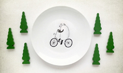 小動物變成盤中飧？可愛插畫亂入餐具 插畫、動物、盤子、餐具、 Olesya Shchukina