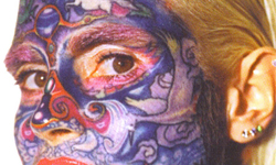 身體就是畫布！全身刺滿圖像的插畫女郎Julia Gnuse 刺青、刺青客、厲害、人皮衣、活體人皮衣