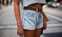 露肚裝這樣穿　保證回頭率破表！ 露肚裝、短版上衣、高腰、Christina Aguilera、金卡達夏