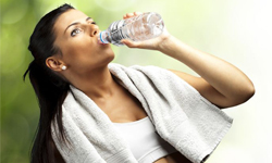 不是一口喝下去就好！喝水該注意的事 喝水、水