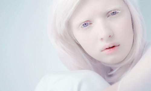 是屍體還是人？詭異系陶瓷女模點點名 名模搜查線、名模、女模、Lily Cole、Nastya Zhidkova