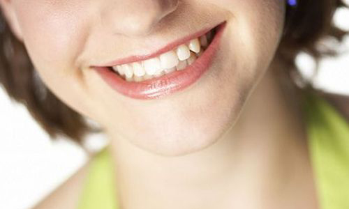拒絕黃牙！各種「牙況」的牙齒美白對策 健康醫療網、牙齒美白、美白貼片、齒托式美白、過氧化氫