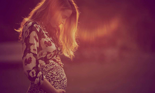 懷孕也要穿得像少女！花邊教主6套準媽咪完美秋冬穿搭 花邊教主、布蕾克萊佛莉、Blake Lively、準媽咪、孕婦、穿搭、撇步、窄裙、緋聞、歐美、女星、懷孕