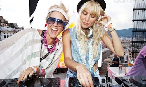 不跑夜店也要認識她們！澳洲正妹雙胞電音DJ—NERVO NERVO、雙胞胎、電音、澳洲、葛萊美、姊妹、百大DJ、美麗