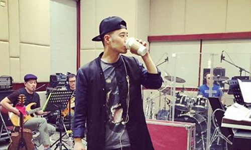 妞快報：潘瑋柏深夜彩排頭部受傷爆血 演唱會喊卡 潘瑋柏、妞快報、受傷