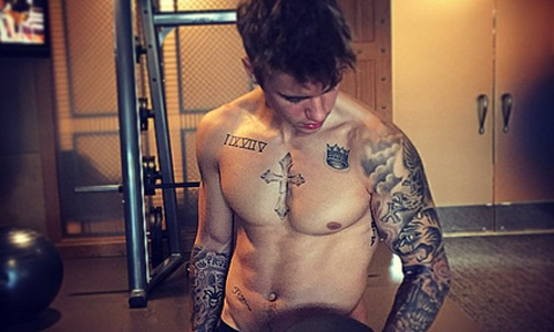 妞快報：終於有人幫大家出一口氣？小賈練拳擊被教練打爆 小賈斯汀、妞快報、拳擊、影片、惡搞