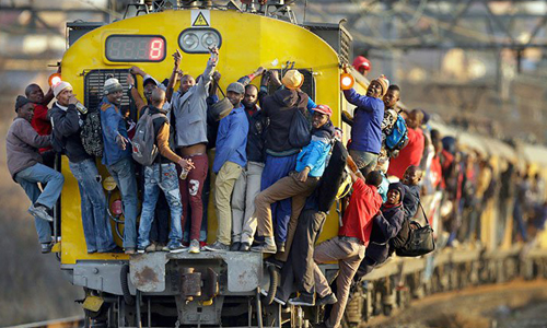 掛在火車外趕上班！全球各大城市通勤尖峰的攝影 世界、旅行、旅遊、台北、機車族