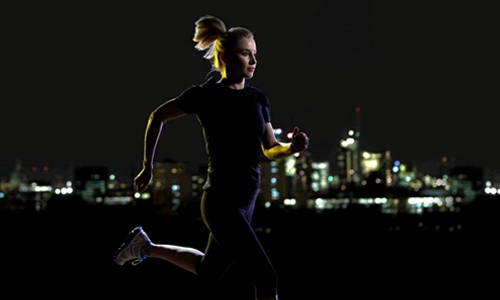 跑完再吃！夜跑前妳絕對要知道的4件事 夜跑、跑步、馬拉松、運動、健康