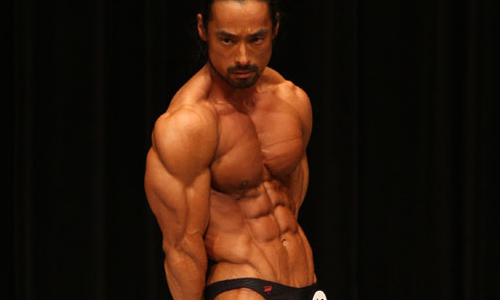 想邊看他的二頭肌邊被拔牙！日本的健美牙醫先生－嶋田泰次郎 嶋田泰次郎、日本、表參道、健美先生、拔牙