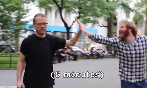 男女走在街頭的差別！如果是男生在街頭遇到言語騷擾... Hollaback、街頭、言語、騷擾、性別