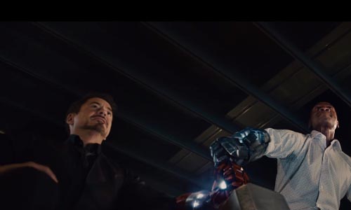 《復仇者聯盟：奧創紀元》釋出加長版預告！別小看雷神之鎚「喵喵」的重量... 雷神之鎚、重量、復仇者聯盟、鋼鐵人、預告片