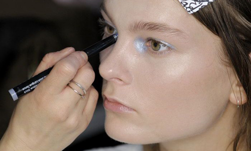 藍色就是新指標！駕馭藍色眼妝的3大重點 VOGUE、亞洲女性、大地色、伸展台、彩妝師