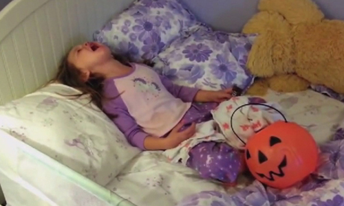 偷糖把戲玩不膩！2014萬聖節Jimmy Kimmel整小孩計畫又來囉 整人、Jimmy Kimmel、萬聖節、糖果、小孩、哭哭、影片、貼心、爆笑