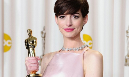 當時尚編輯的好處是？安海瑟薇為你示範6個職業的美麗與哀愁 安海瑟薇、大明星、歐美、名人、麻雀變公主