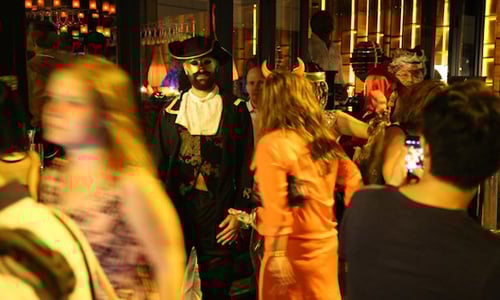 警方封街只為群魔亂舞！蘭桂坊萬聖節街頭派對 香港、蘭桂坊、萬聖節、哈囉喂、旅遊