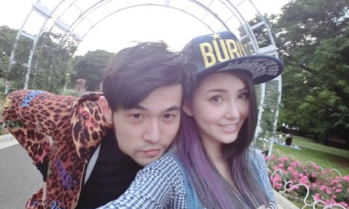 妞快報：放閃照認證未婚妻 周董、昆凌黏滴滴：「分享喜悅」 周杰倫、昆凌、結婚、合照、甜蜜、閃照、放閃、MRJ台灣官方、微博、妞快報