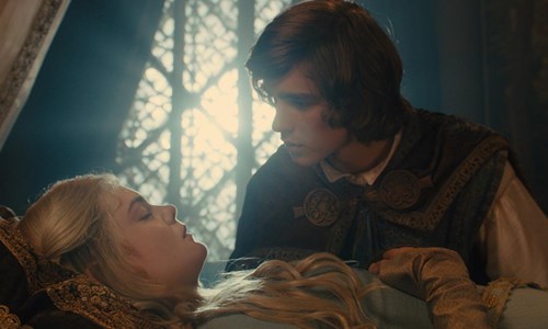 妞快報：王子想親的是王子？《黑魔女》天菜男星暗示出櫃意味濃 妞快報、黑魔女：沉睡魔咒、王子、布蘭頓思懷茲、Brenton Thwaites