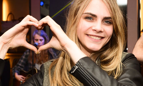 快樂做自己最重要！20歲的妳可以跟Cara學的6件事 Cara Delevingne、人際關係、超模、女孩、學習