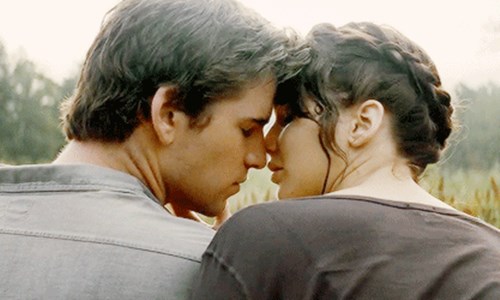 妞快報：「跟她接吻超噁的！」雷神弟不想親小珍妮佛的原因是…？ 妞快報、飢餓遊戲3:自由幻夢、珍妮佛勞倫斯、連恩漢斯沃、接吻