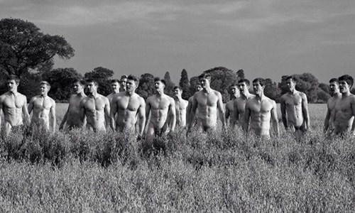 女孩顧眼睛的歲末犒賞！英國男大生全裸肌情拍2015年曆 年曆、全裸、華威大學、賽艇隊、男大生