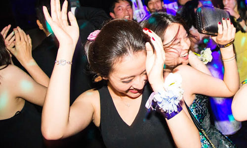 [新聞稿]美高校 “Prom” 終於來台！ 與 Between 合作將”舞會文化”帶給台灣情侶 Prom、Between、舞會、舞會文化、Unfreeze Your Love-PROMise、聖誕舞會