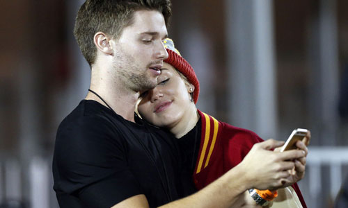 妞快報：與阿諾兒子戀情升溫 麥莉想生了？ 妞快報、派屈克史瓦辛格、麥莉、結婚生子