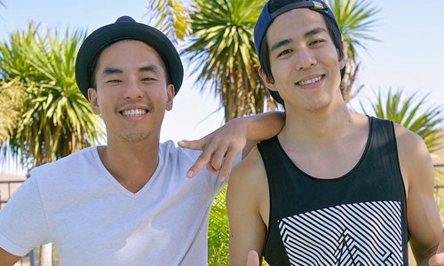 妞快報：比哥哥帥是可以的嗎？柯有倫新歌MV拉帥弟掌鏡 妞快報、柯有倫、柯有謙、累覺不愛