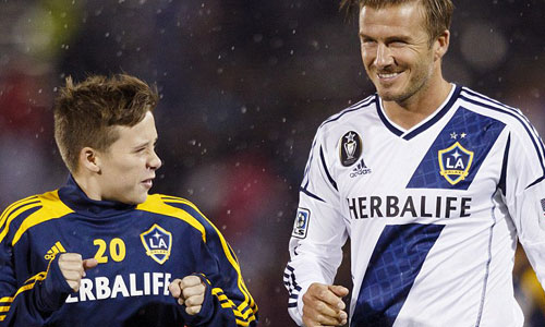 妞快報：好險沒傷到臉！貝克漢父子驚傳車禍 妞快報、布魯克林、貝克漢、足球、英國