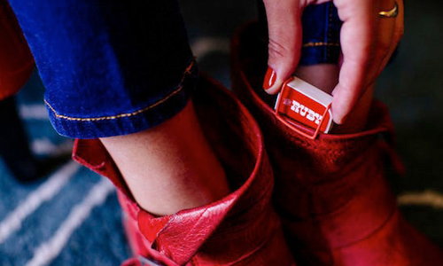 輕敲鞋跟擺脫尷尬狀況！讓女孩優雅脫身的App《Dorothy + Ruby》 Dorothy + Ruby、手機、募資、iStrategyLabs、有用、神器、開發中