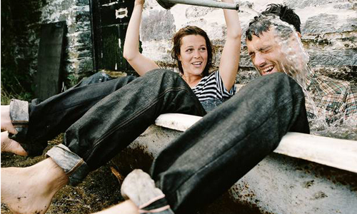 叫顧客買人家穿膩的？知名牛仔品牌聘請專員把新褲子穿舊 牛仔褲、褲子、硬、不舒服、威爾斯