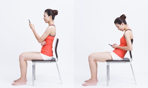 滑手機也有SOP！低頭族正確的姿勢是...？ ibeauty、低頭族、健康、坐姿