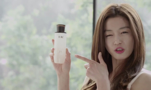 看到她荷包就瘦了！2014韓國廣告人氣王排行報你知 suzy、全智賢、金秀賢、song so hee、cho yun ho、gd、朴智星、金妍兒、廣告、韓國、2014、人氣王