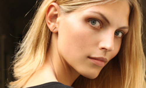 [新聞稿] 伊麗莎白雅頓全新全球品牌大使 －新生代頂尖超模Karlina Caune卡琳娜‧考恩 紐約、伊麗莎白雅頓、Karlina Caune、卡琳娜‧考恩