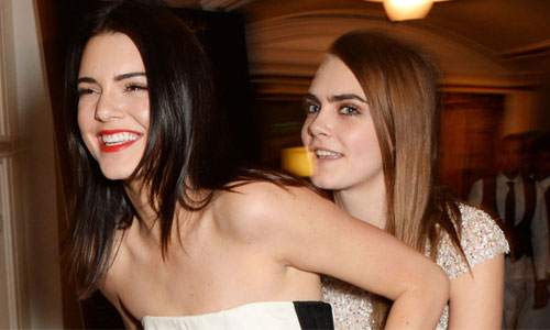 妞快報：終於不再被排擠！卡達夏小妹樂抱卡拉    妞快報、卡達夏、坎達爾珍娜、Kendall Jenner