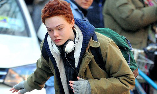 妞快報：可愛的睡美人不見了！甜美女星化身帥T溜滑板 妞快報、艾兒芬妮、新電影、短頭髮