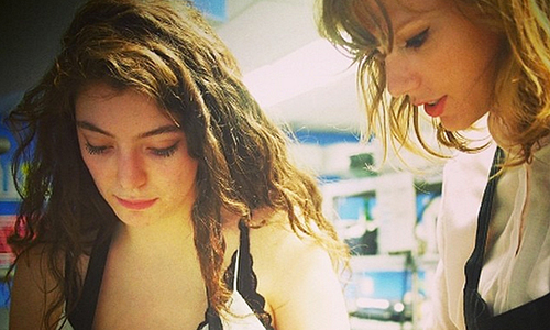 女神們在家都穿甚麼？眾女星下廚穿搭照PK 時尚大PK、時尚、做菜、下廚、烹飪