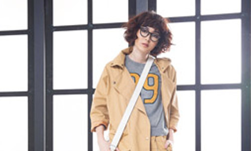 用配件改變風格吧！5套穿搭給你出門好靈感 愛女生、配件、花朵、項鍊、手拿包、圖騰、復古、眼鏡