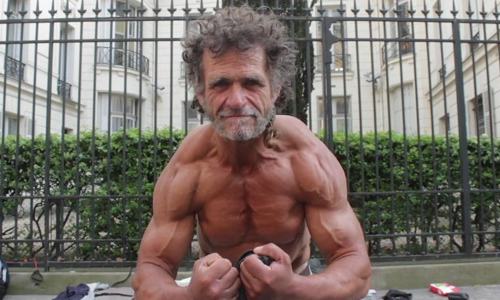 整條馬路都是我的健身房！年近半百法國猛帥型男街友 Jacques Sayagh、健身、型男、街友、猛帥