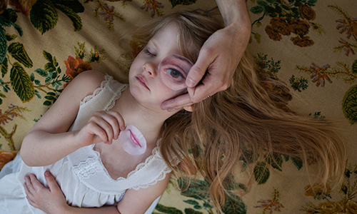 拒絕當父母的乖乖洋娃娃！攝影師眼中的4歲反骨女兒 Heather Evans Smith、4歲、女兒、洋娃娃、攝影