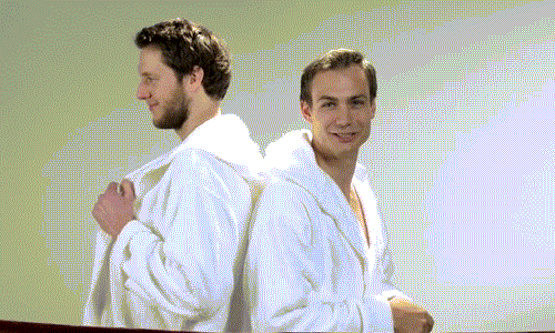 「呃...你那也蠻好看的」男生第一次看到好友裸體的尷尬反應 尷尬、男生、BuzzFeed、影片、搞笑