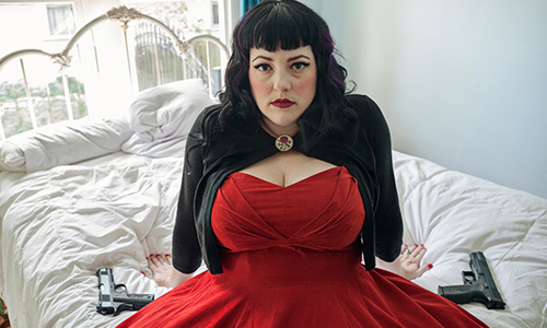 等別人來救不如先救自己！女性帶把之必要攝影集惹爭議 Shelley Calton、槍、德州、美國、槍枝政策