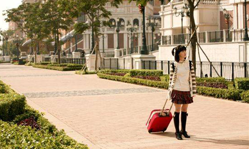 當眾摟抱小心被打？各國人眼中的死觀光客行為 文化差異、世界各地、習俗、文化、旅行