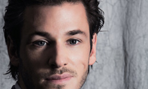 男男激吻好自在！《巴黎聖羅蘭》帥演員─加斯帕德尤利爾 ELLE、巴黎聖羅蘭、Summer Things、紅氣球