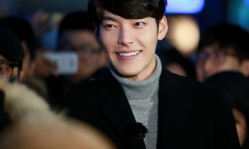 妞快報：「我還是新人」  金宇彬當街下跪為哪樁？ 妞快報、金宇彬、溫馨、感人